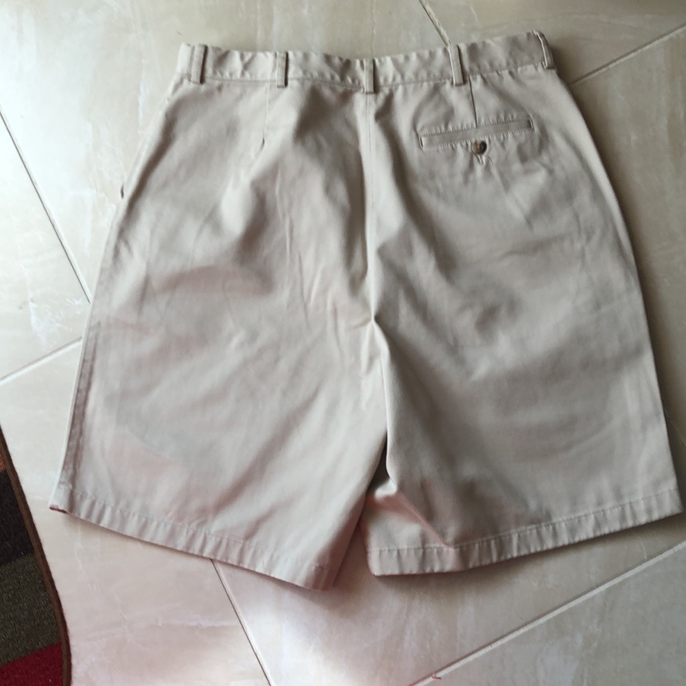 LLBean shorts size 18 waist 19” has stretch - Picture 4 of 5